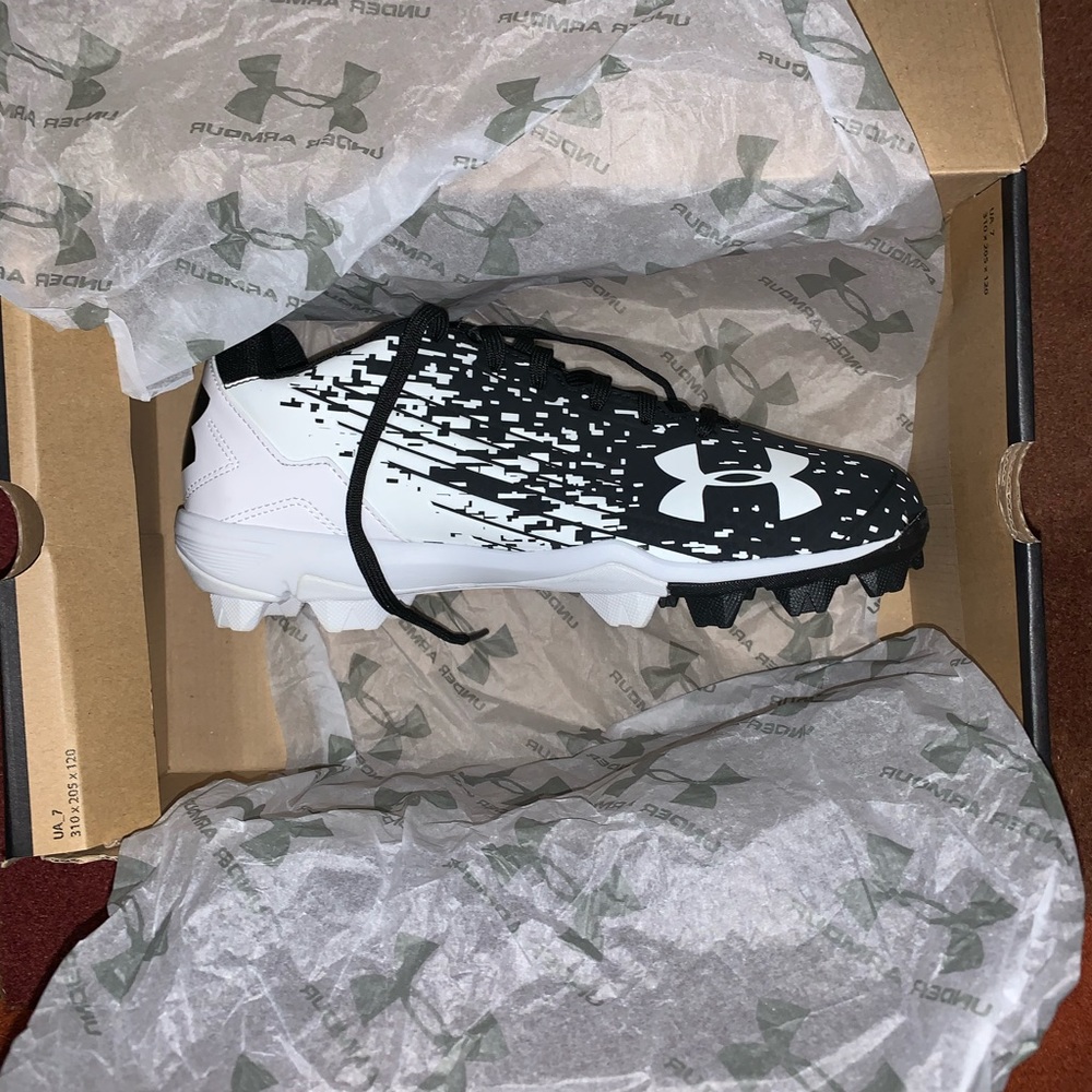 NEW Under Armour Leadoff Low Baseball Cleats SZ8.5